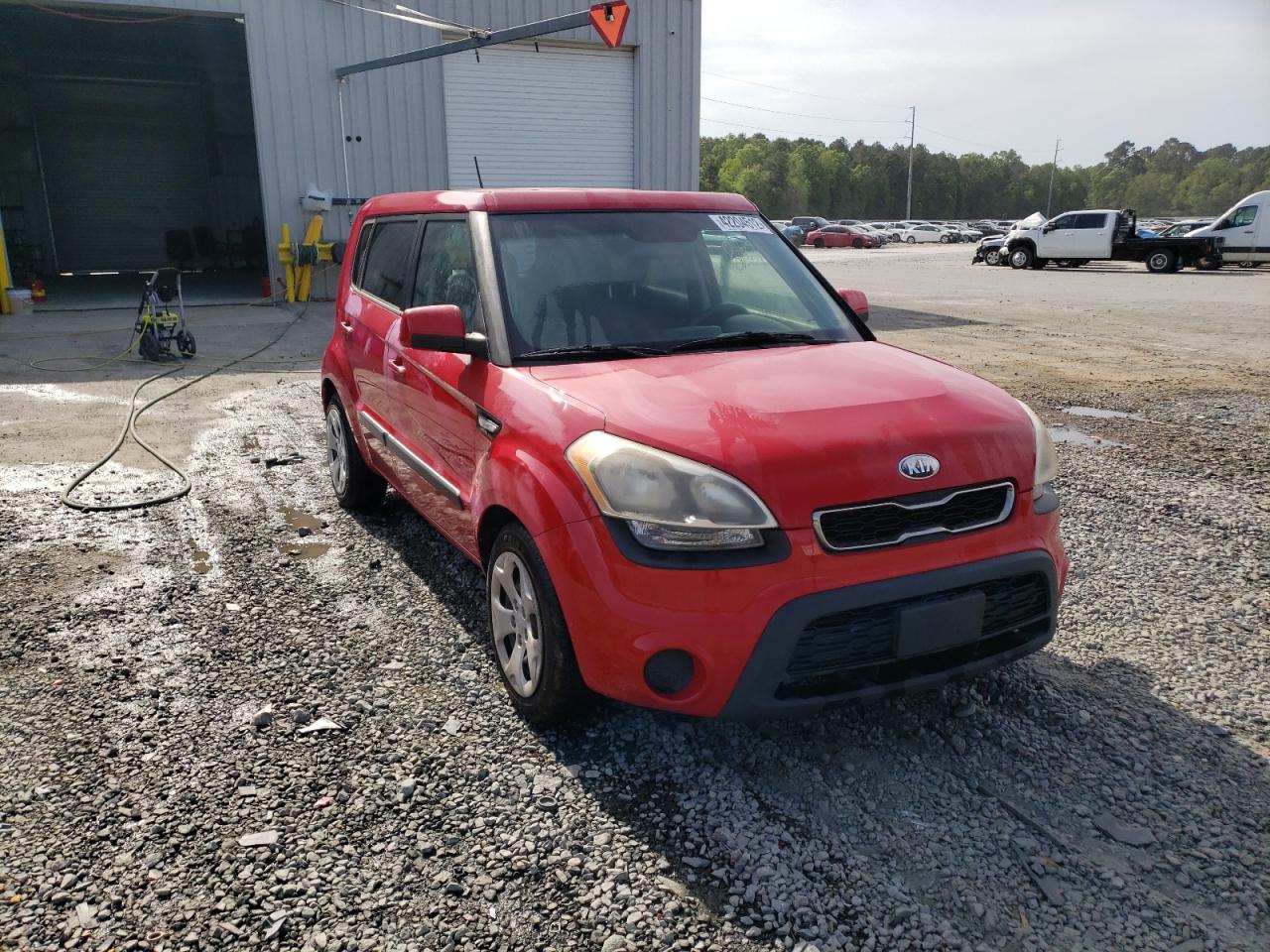 KIA SOUL 2013 with VIN KNDJT2A54D7592405 - Photo from auction
