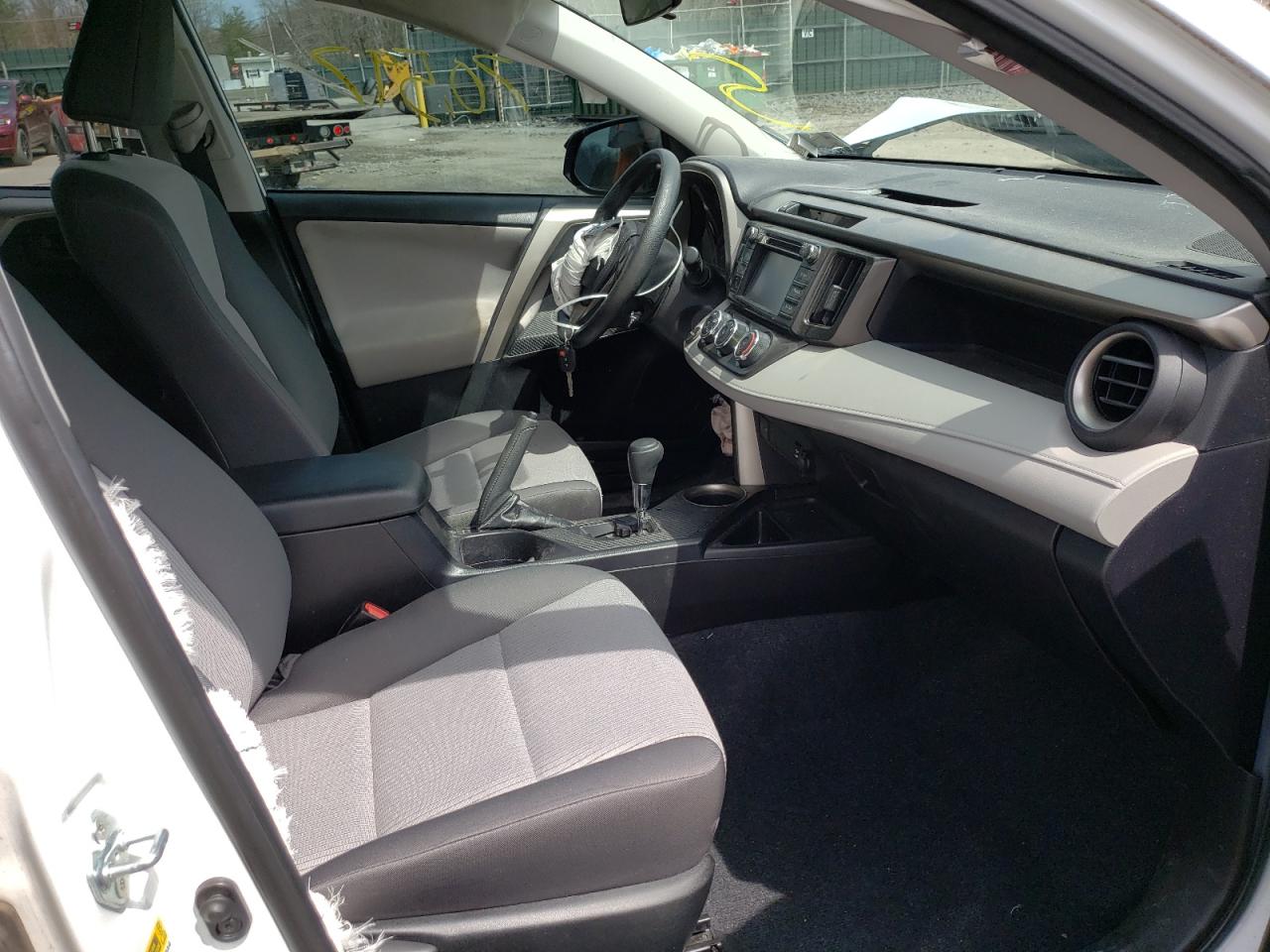 Photo 5 from auction – 2015 TOYOTA RAV4 LE with VIN 2T3BFREV1FW299969