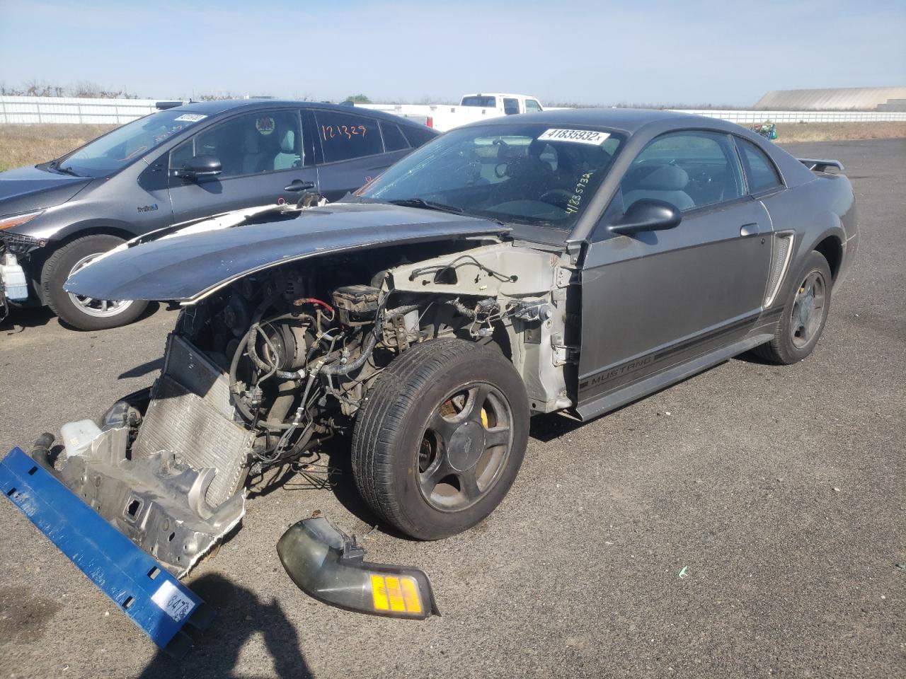 Photo 2 from auction – 2001 FORD MUSTANG with VIN 1FAFP40421F229705