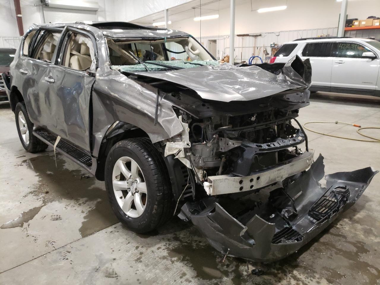 LEXUS GX 460 2010 with VIN JTJBM7FXXA5008621 - Photo from auction