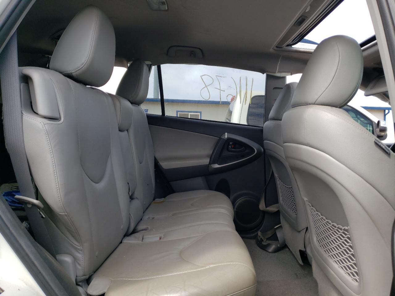 Photo 6 from auction – 2011 TOYOTA RAV4 LIMIT with VIN JTMYK4DV4BD004946