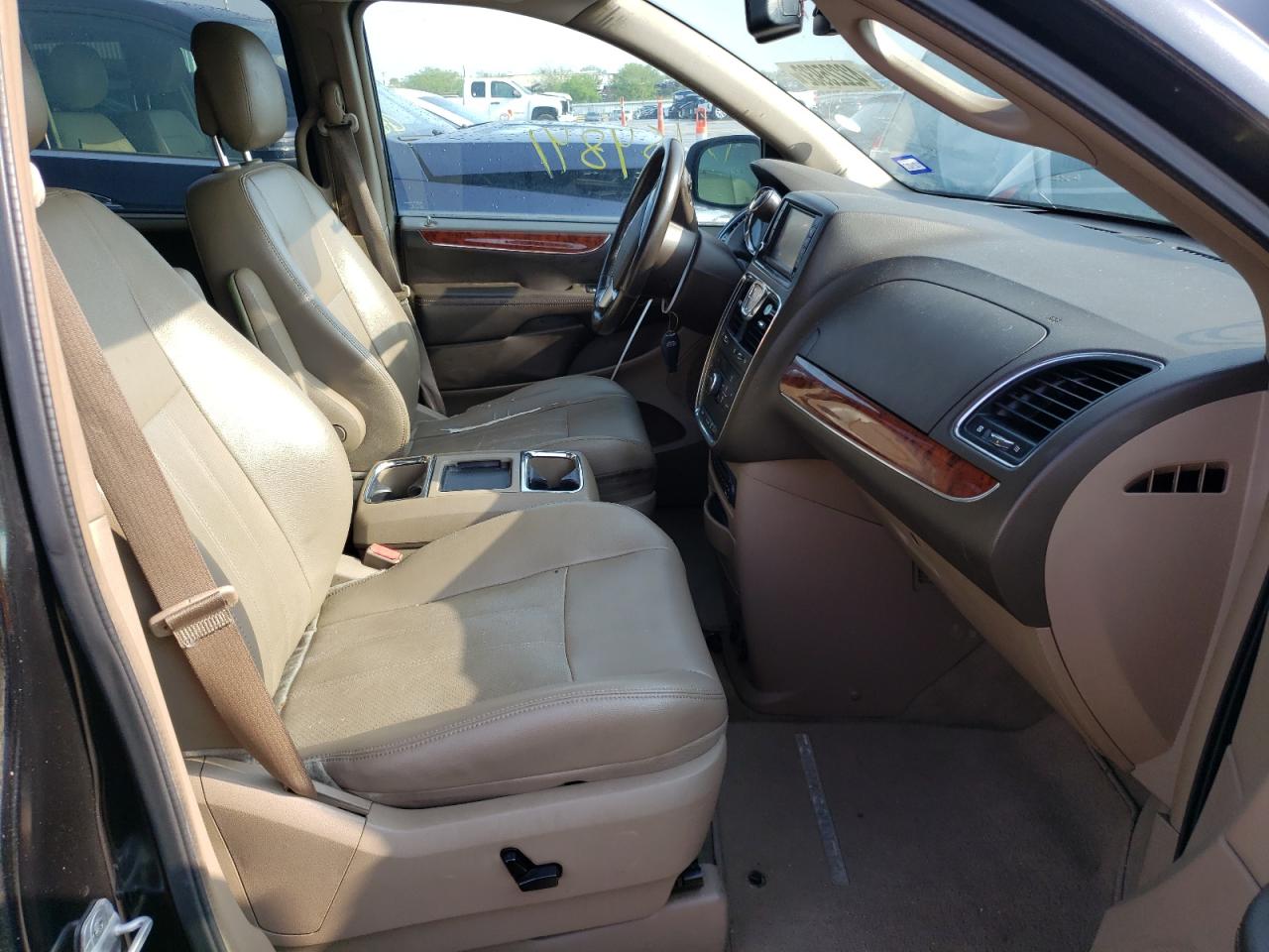 Photo 5 from auction – 2012 CHRYSLER TOWN & COU with VIN 2C4RC1CG7CR278899