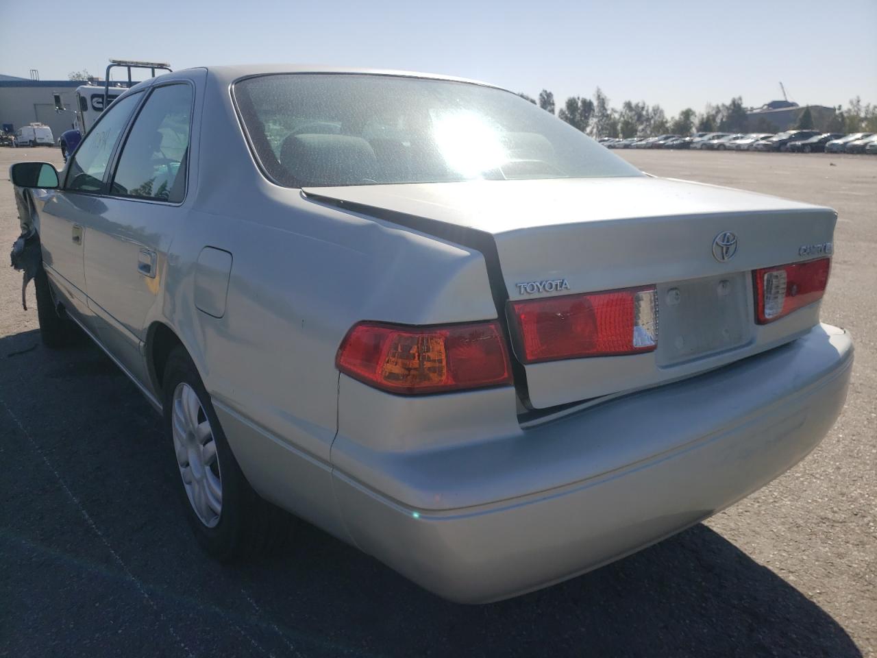 Photo 3 from auction – 2001 TOYOTA CAMRY CE with VIN 4T1BG22K11U780935