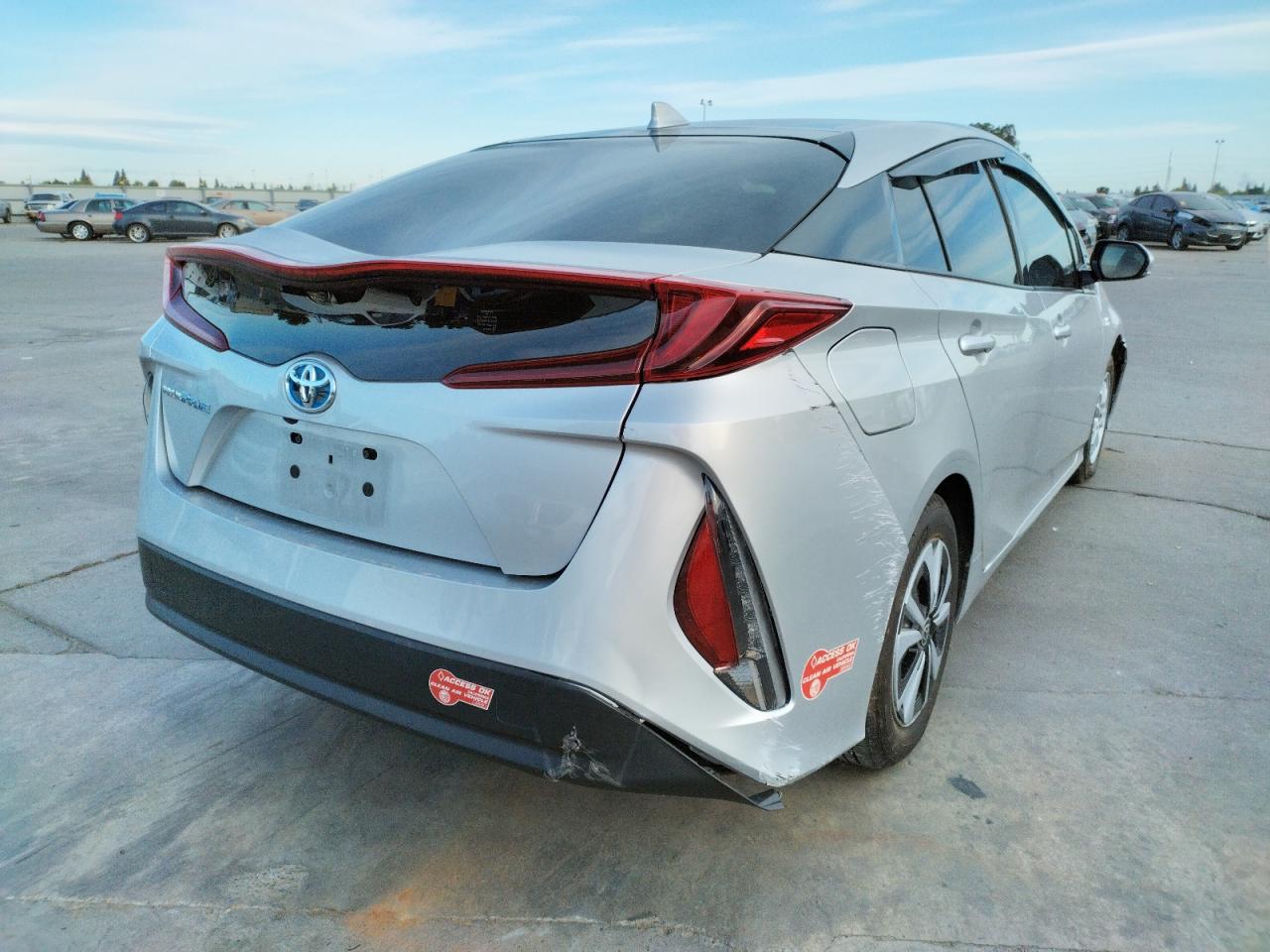 Photo 4 from auction – 2017 TOYOTA PRIUS PRIM with VIN JTDKARFP5H3050207
