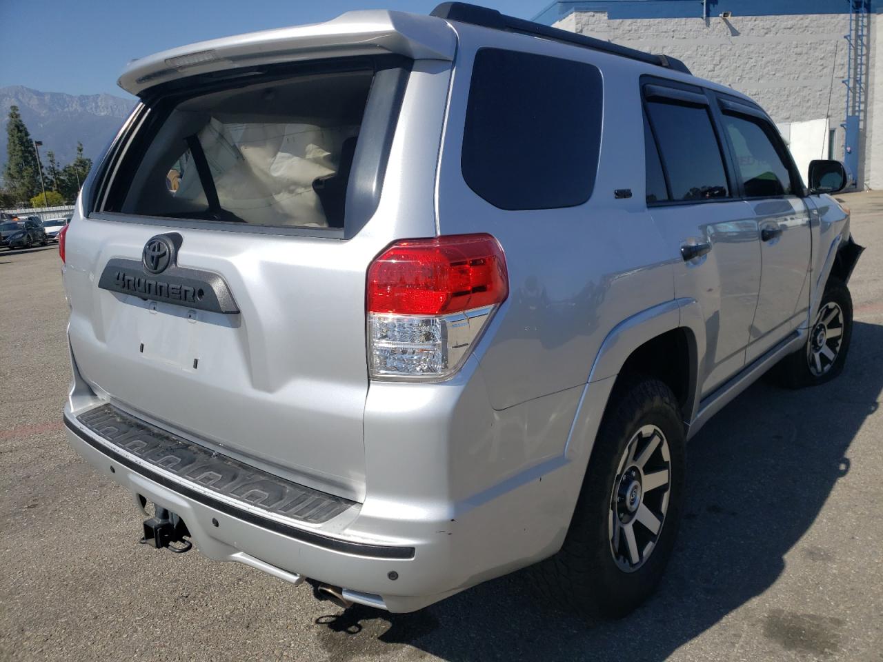 Photo 3 from auction – 2010 TOYOTA 4RUNNER SR with VIN JTEBU5JR8A5032234