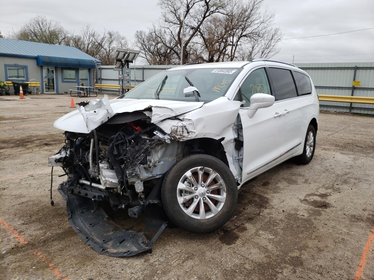 Photo 2 from auction – 2019 CHRYSLER PACIFICA T with VIN 2C4RC1BG7KR525368