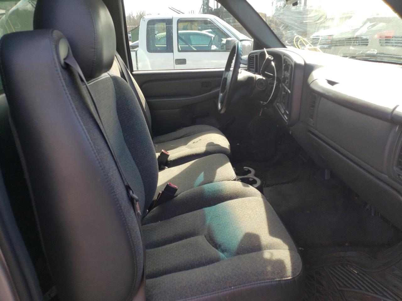 Photo 5 from auction – 2004 CHEVROLET SILVERADO with VIN 1GCEC14T04Z352293