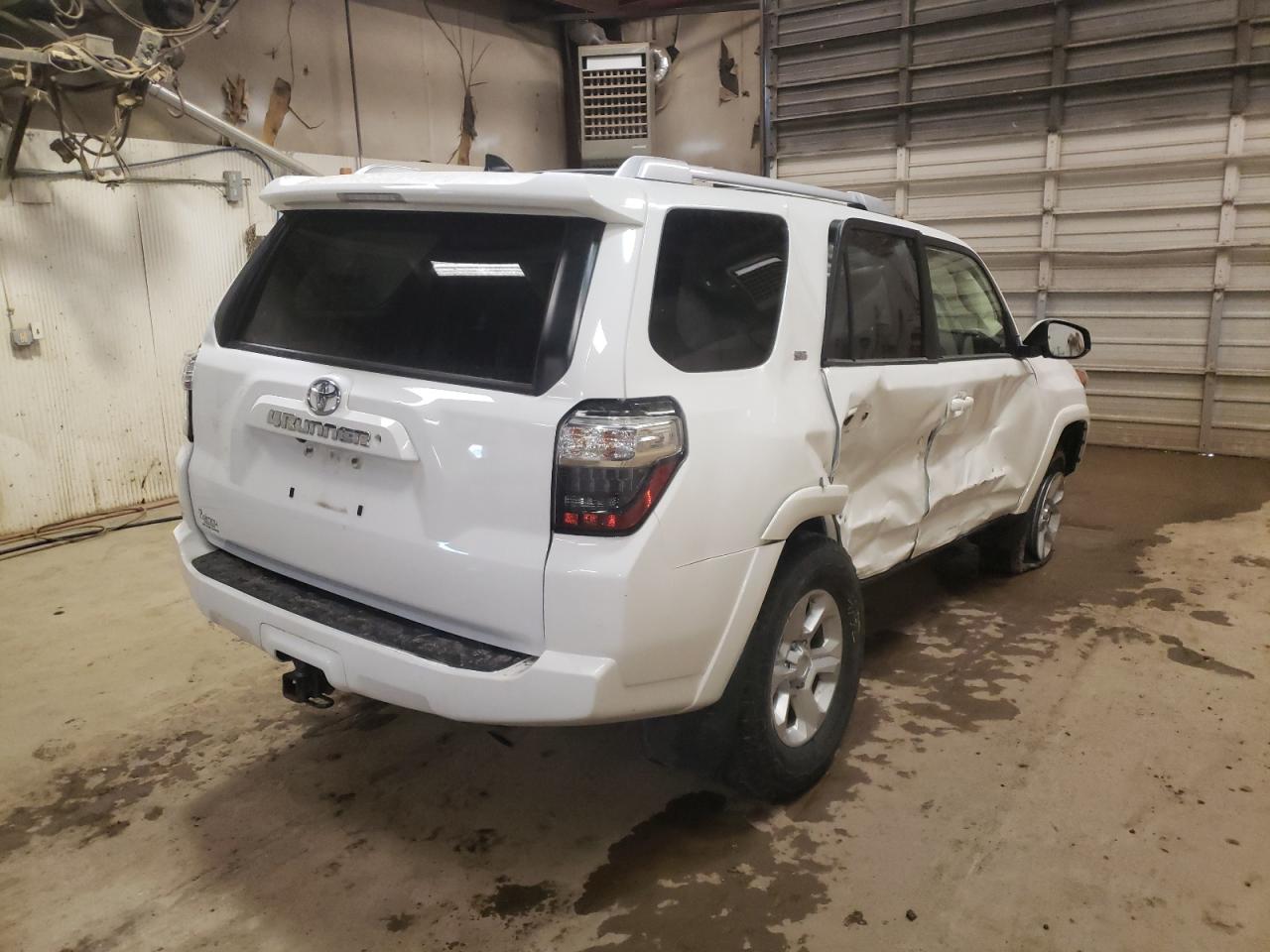 Photo 4 from auction – 2017 TOYOTA 4RUNNER SR with VIN JTEBU5JRXH5468741