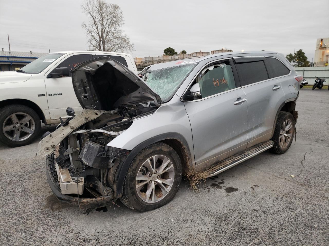 Photo 2 from auction – 2014 TOYOTA HIGHLANDER with VIN 5TDKKRFH1ES023523