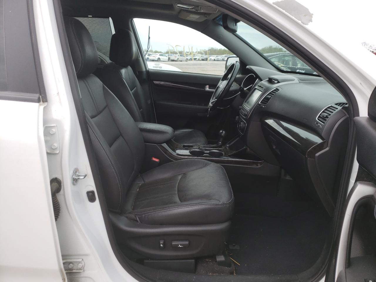 Photo 5 from auction – 2015 KIA SORENTO EX with VIN 5XYKUDA79FG600924