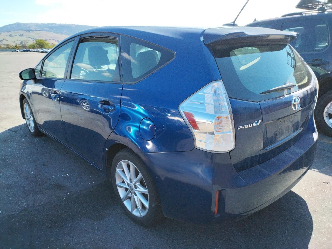 Photo 3 from auction – 2013 TOYOTA PRIUS V with VIN JTDZN3EU5D3228182