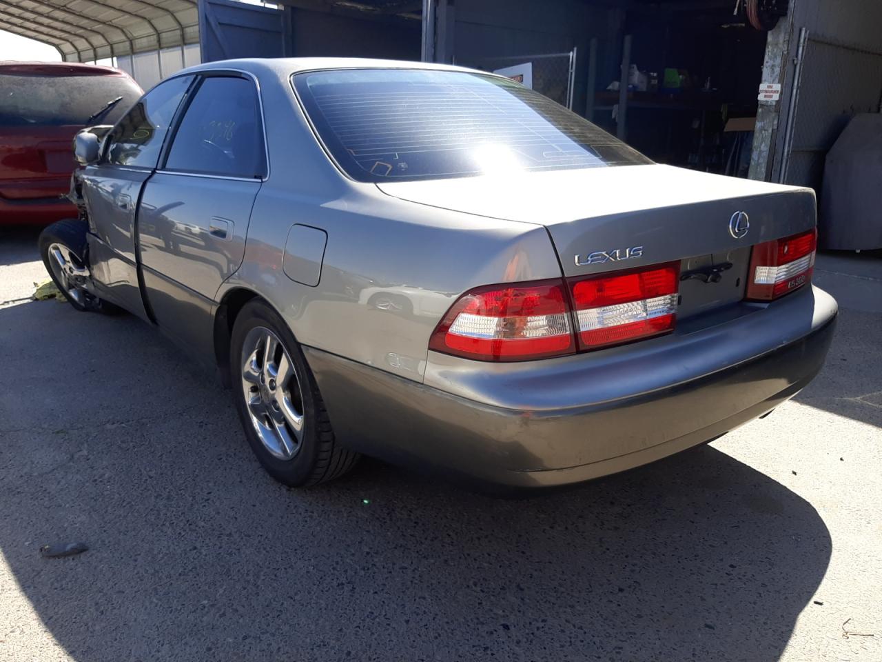 Photo 3 from auction – 2001 LEXUS ES 300 with VIN JT8BF28G110322666