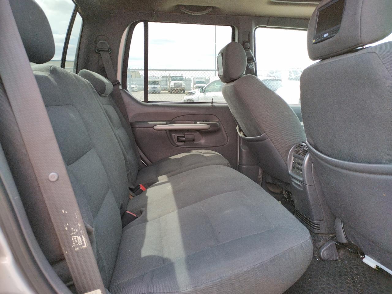 Photo 6 from auction – 2001 FORD EXPLORER S with VIN 1FMZU77E21UB99175