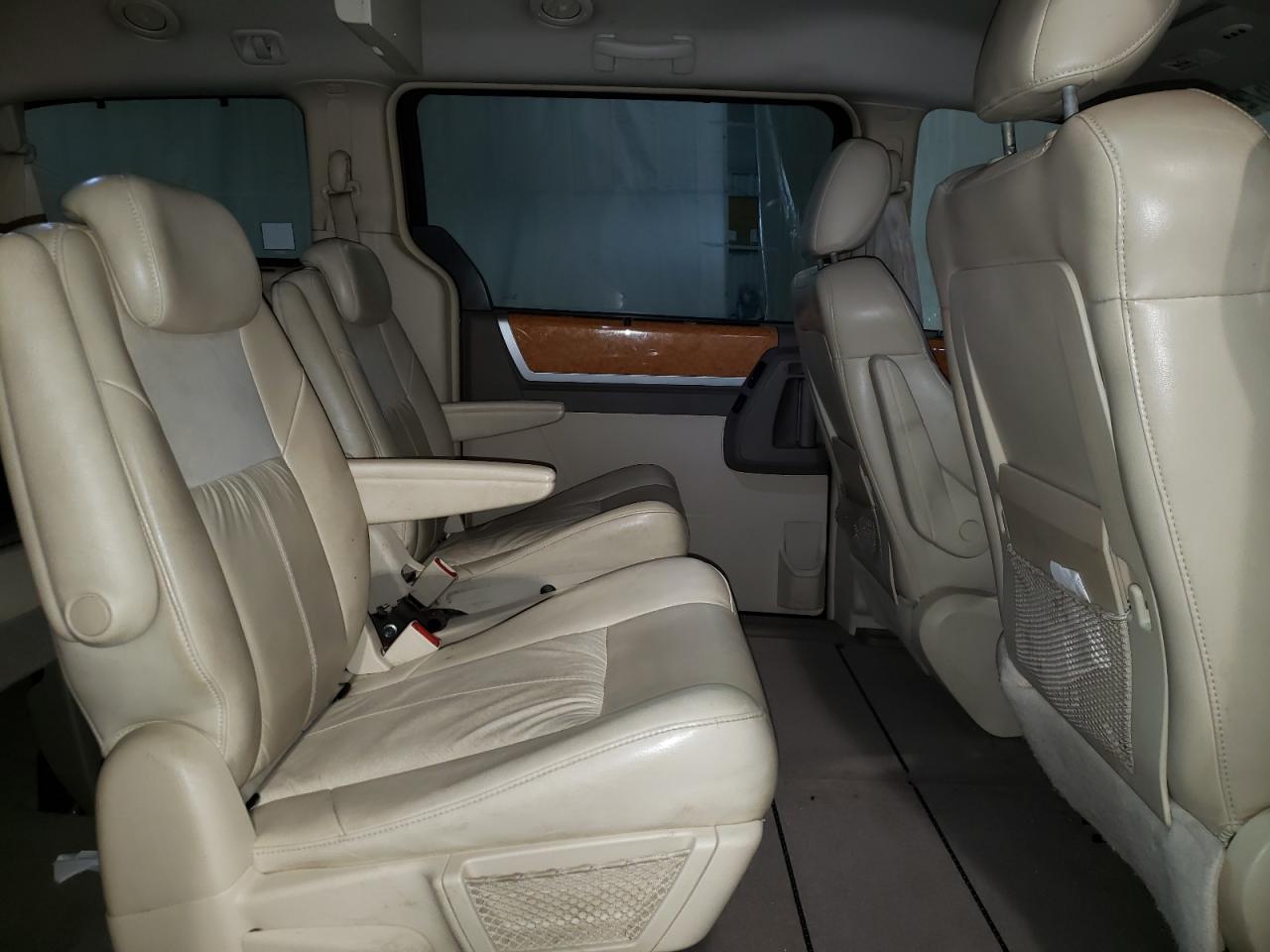 Photo 6 from auction – 2008 CHRYSLER TOWN & COU with VIN 2A8HR64X78R778020