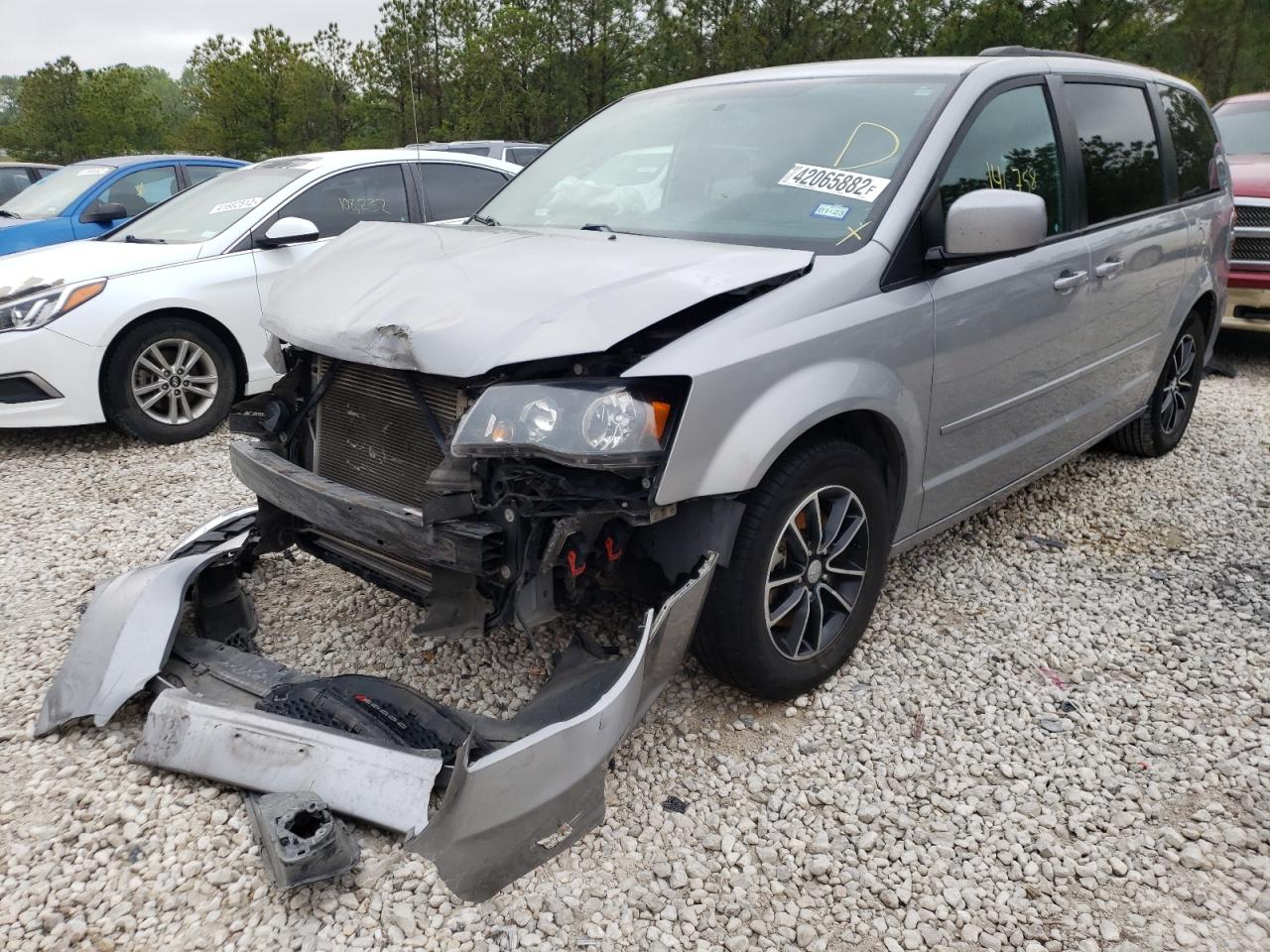 Photo 2 from auction – 2017 DODGE GRAND CARA with VIN 2C4RDGEG3HR769295