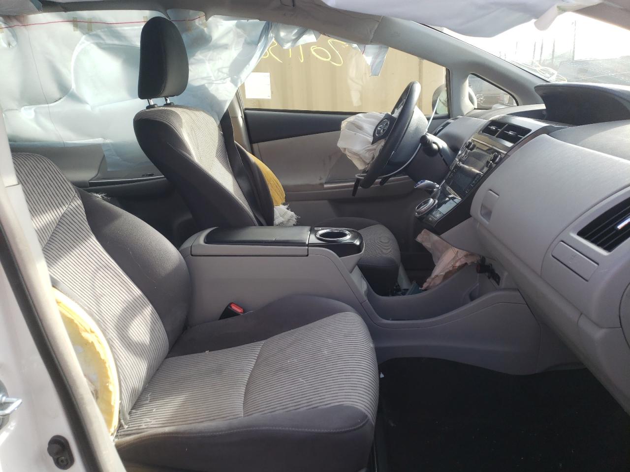Photo 19 from auction – 2017 TOYOTA PRIUS V with VIN JTDZN3EU7HJ074110