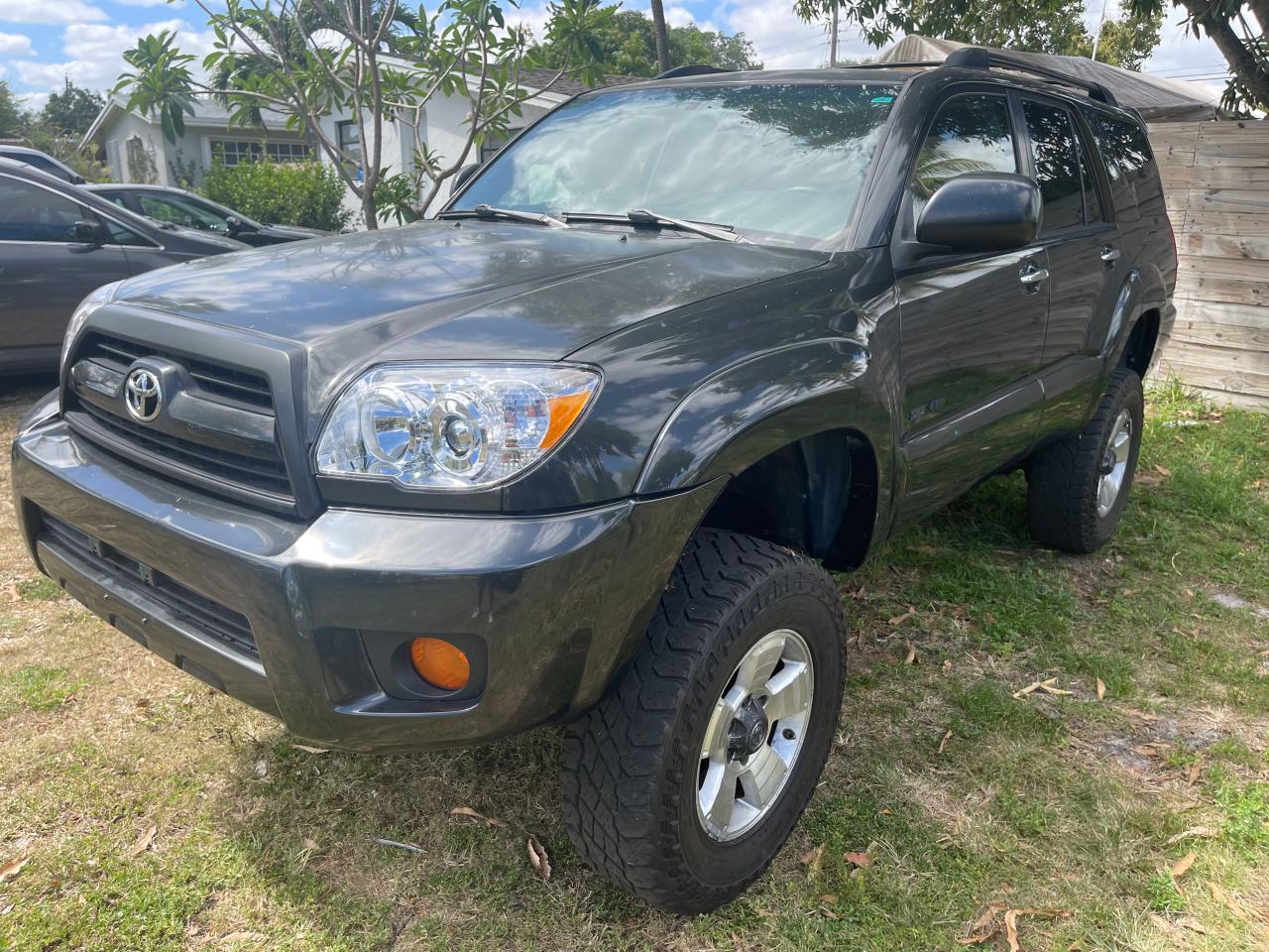 Photo 2 from auction – 2006 TOYOTA 4RUNNER SR with VIN JTEBU14R768056146