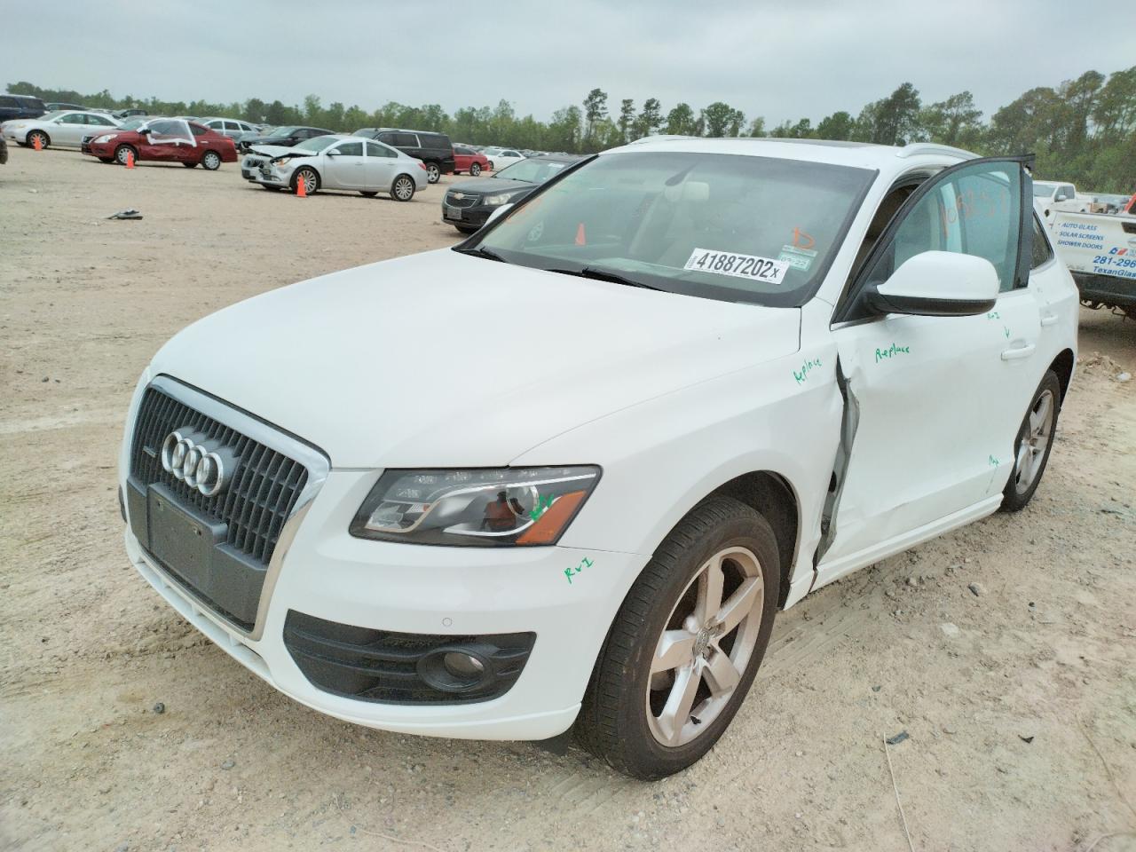 Photo 2 from auction – 2011 AUDI Q5 PREMIUM with VIN WA1LFAFP7BA068017