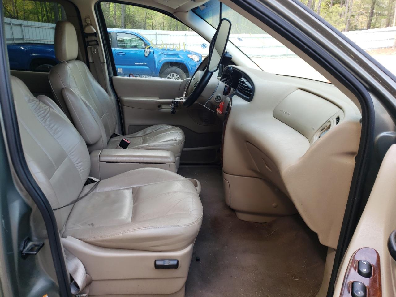 Photo 5 from auction – 2001 FORD WINDSTAR S with VIN 2FMDA53461BA64601