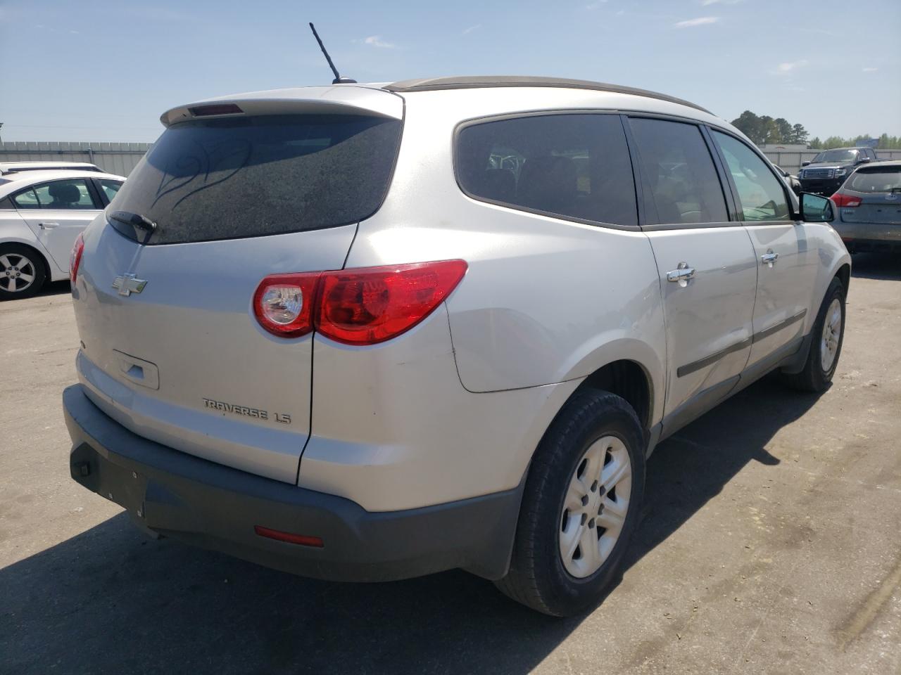 Photo 4 from auction – 2011 CHEVROLET TRAVERSE L with VIN 1GNKVEED1BJ124222