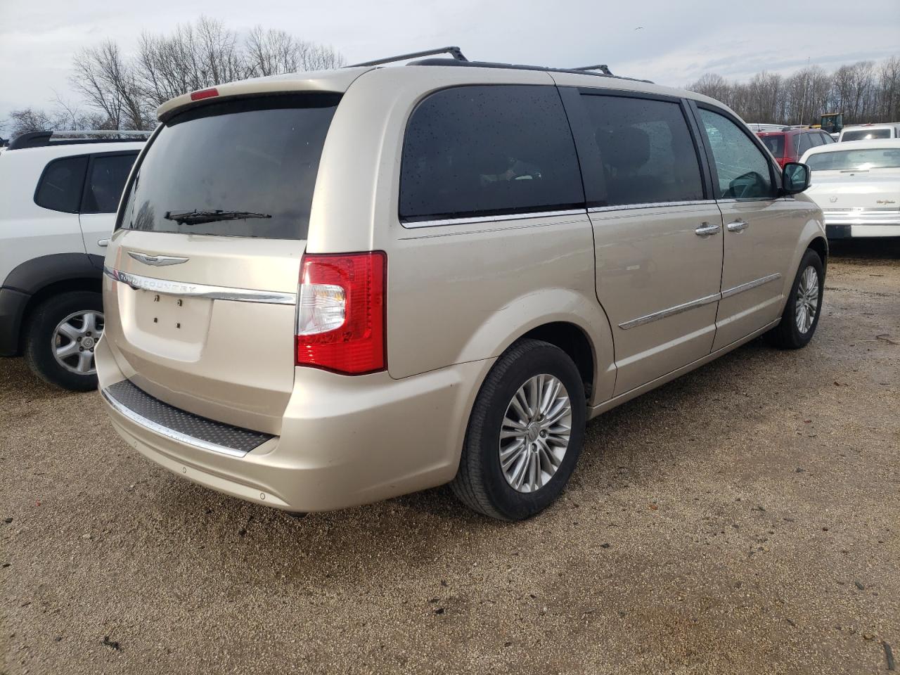 Photo 4 from auction – 2015 CHRYSLER TOWN & COU with VIN 2C4RC1CG2FR547170