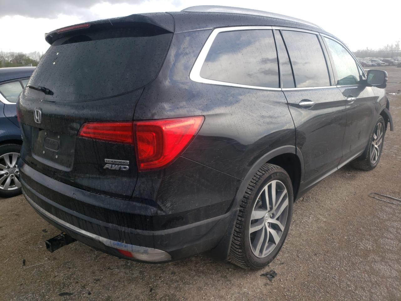 Photo 4 from auction – 2018 HONDA PILOT TOUR with VIN 5FNYF6H94JB042391