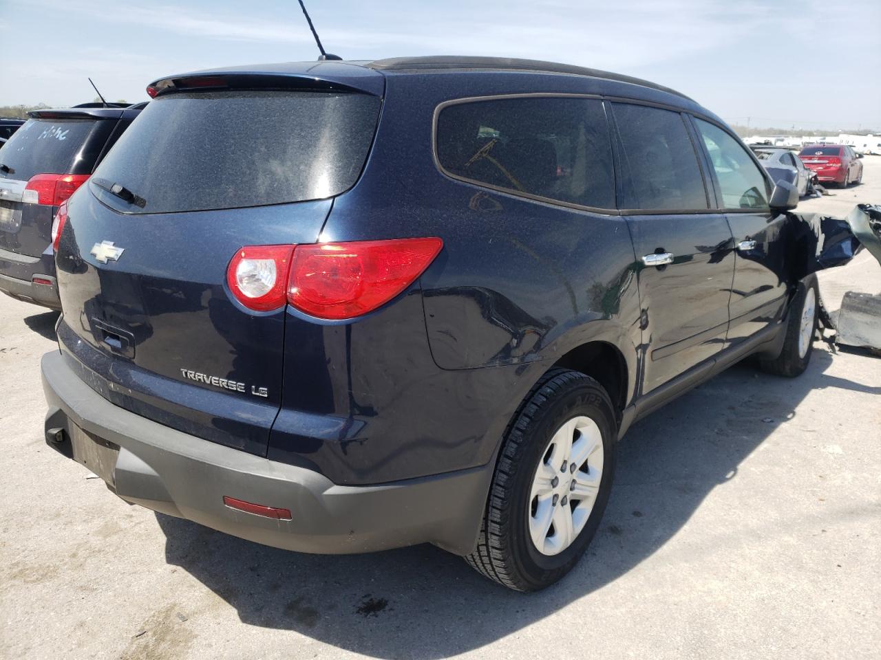 Photo 4 from auction – 2011 CHEVROLET TRAVERSE L with VIN 1GNKRFED2BJ184925