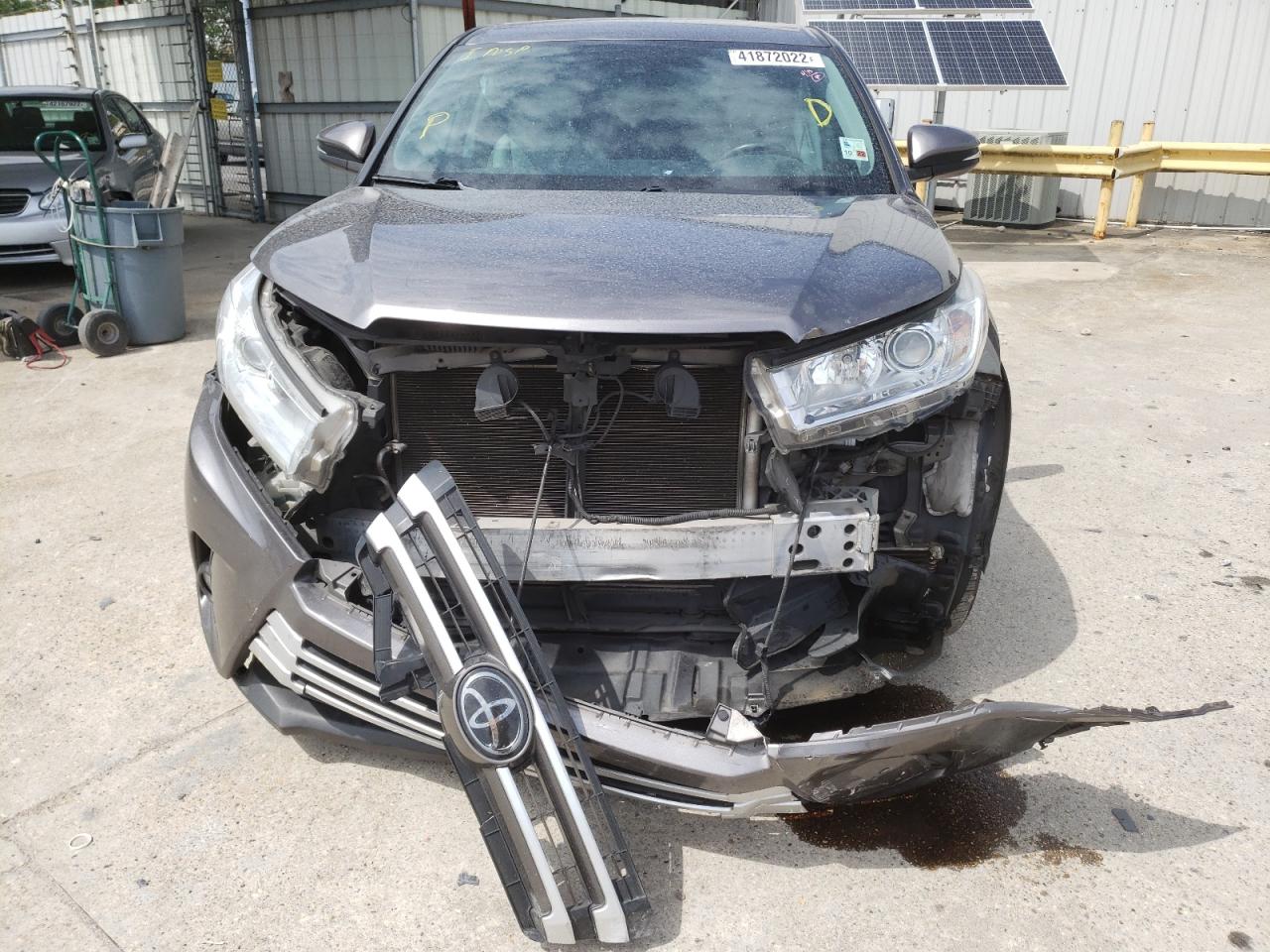 Photo 9 from auction – 2018 TOYOTA HIGHLANDER with VIN 5TDZZRFH4JS266988