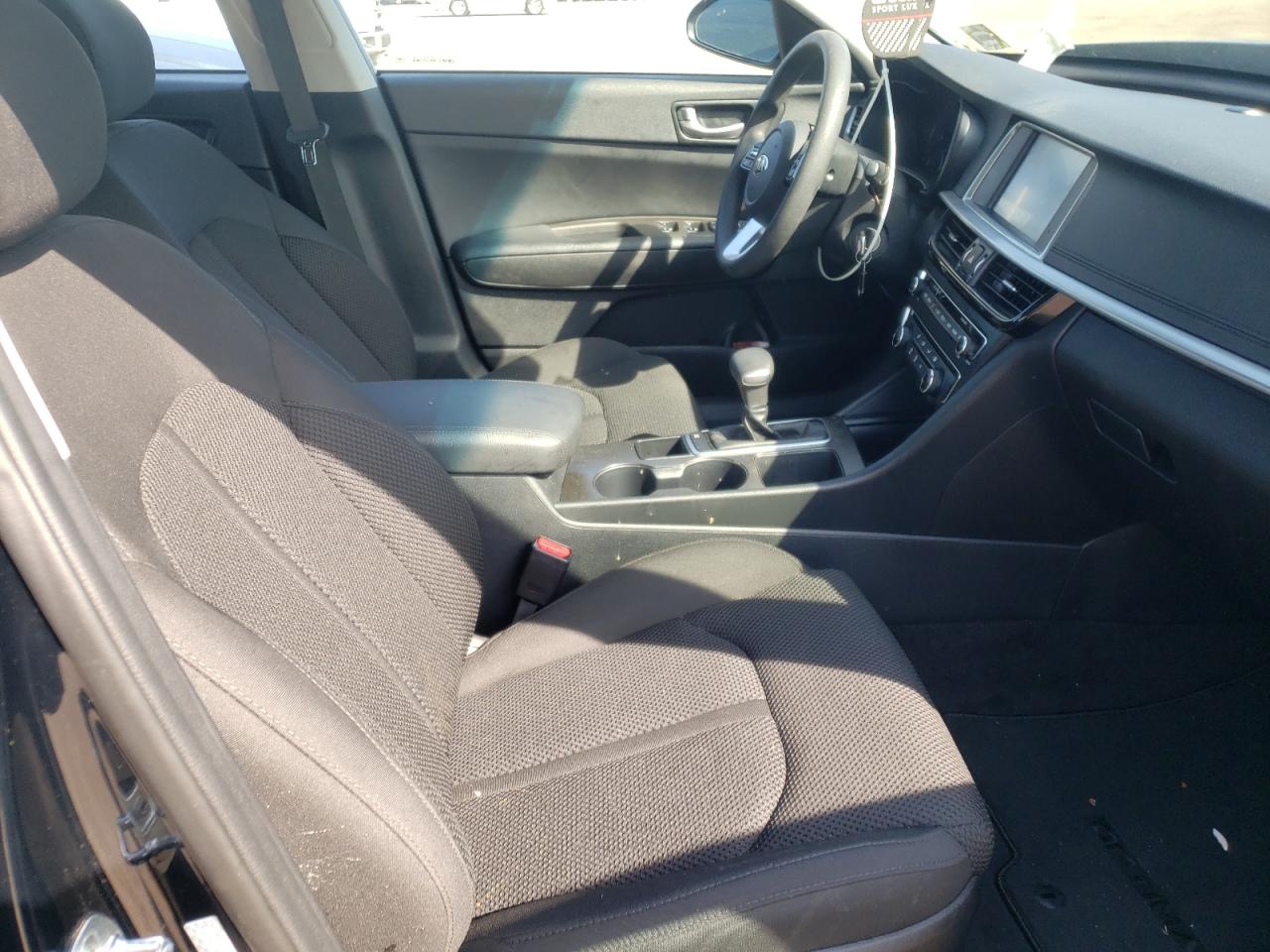 Photo 5 from auction – 2019 KIA OPTIMA LX with VIN 5XXGT4L32KG352002