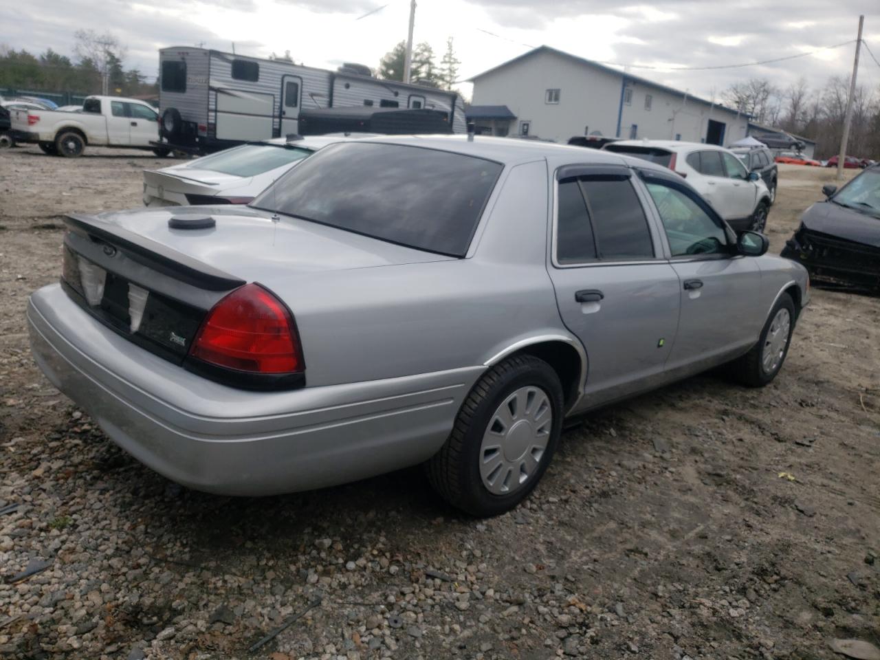 Photo 4 from auction – 2011 FORD CROWN VICT with VIN 2FABP7BV9BX104700