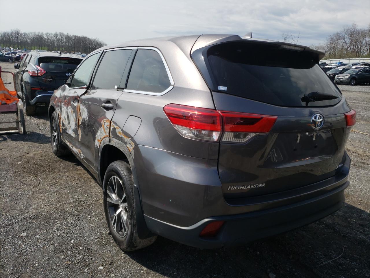 Photo 3 from auction – 2017 TOYOTA HIGHLANDER with VIN 5TDBZRFHXHS455656