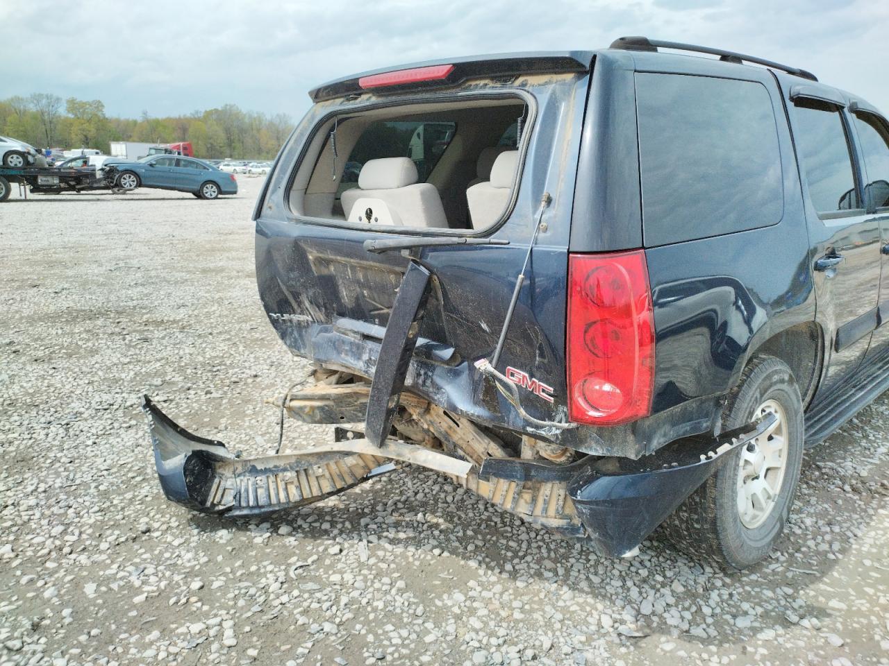 Photo 9 from auction – 2007 GMC YUKON with VIN 1GKFC13C07R260387