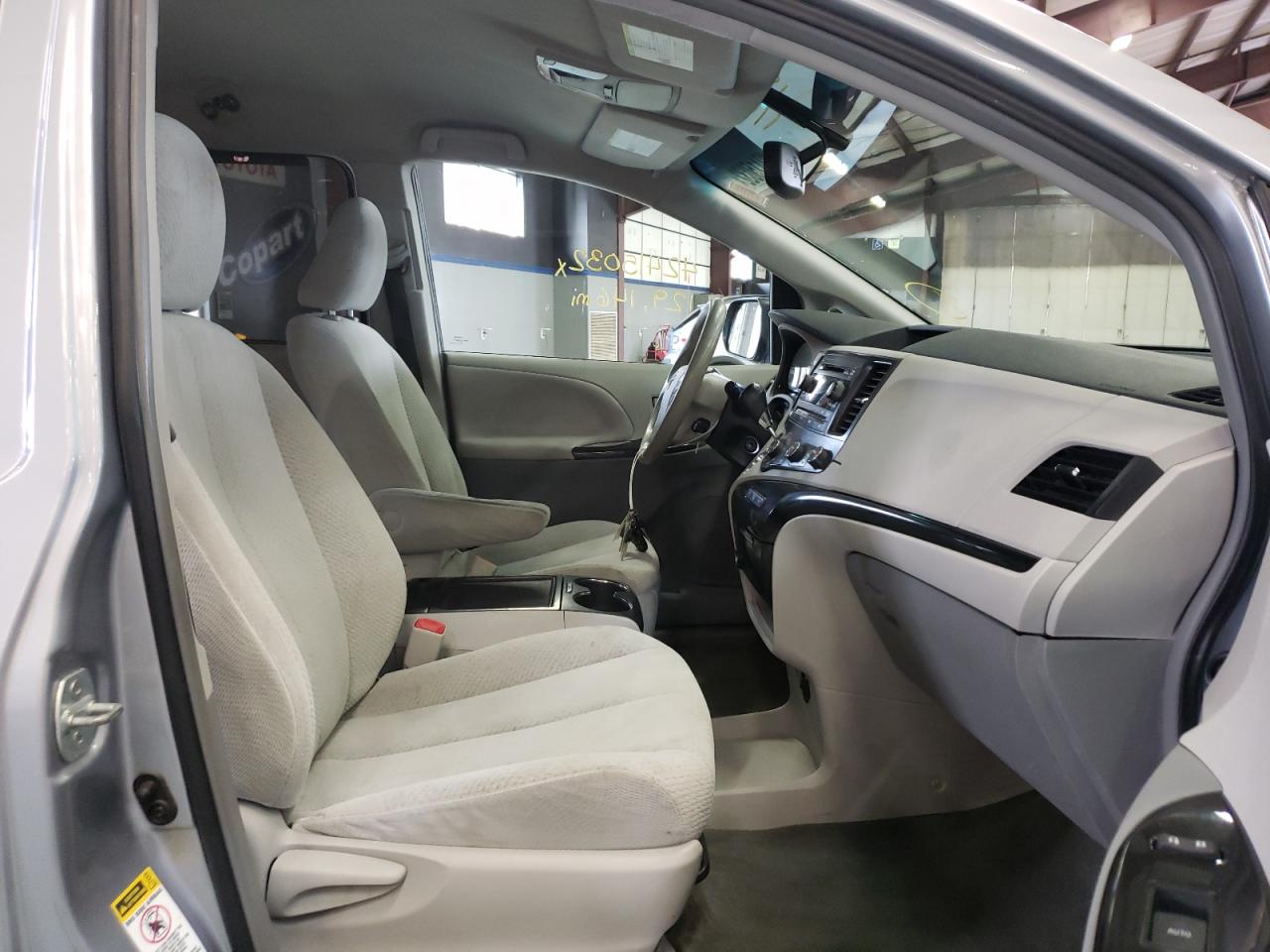 Photo 5 from auction – 2012 TOYOTA SIENNA LE with VIN 5TDKK3DC7CS194620