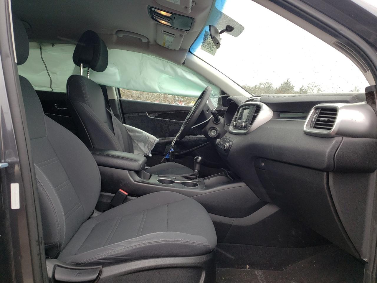 Photo 5 from auction – 2016 KIA SORENTO LX with VIN 5XYPG4A32GG186820