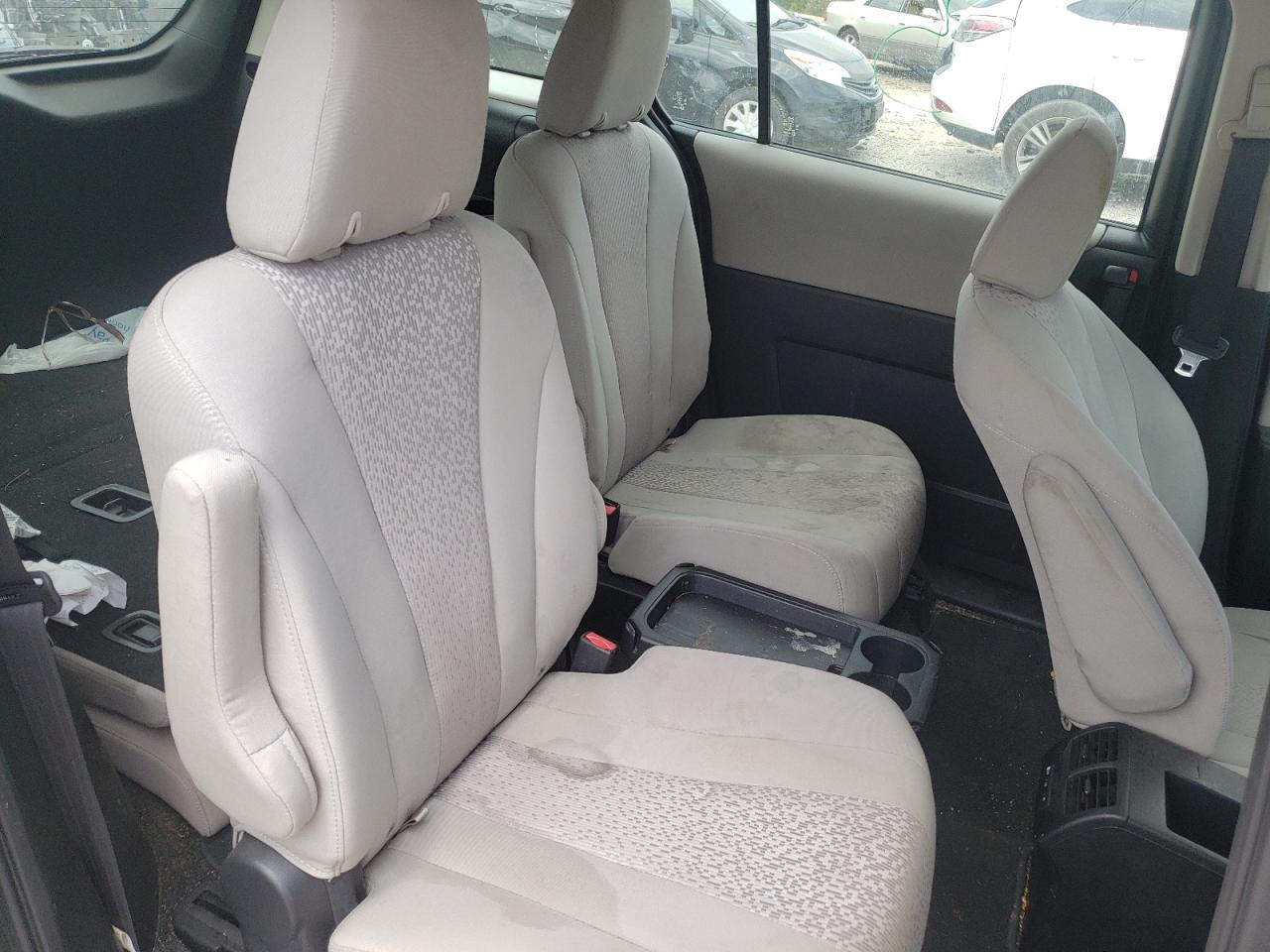 Photo 6 from auction – 2012 MAZDA 5 with VIN JM1CW2CLXC0133768