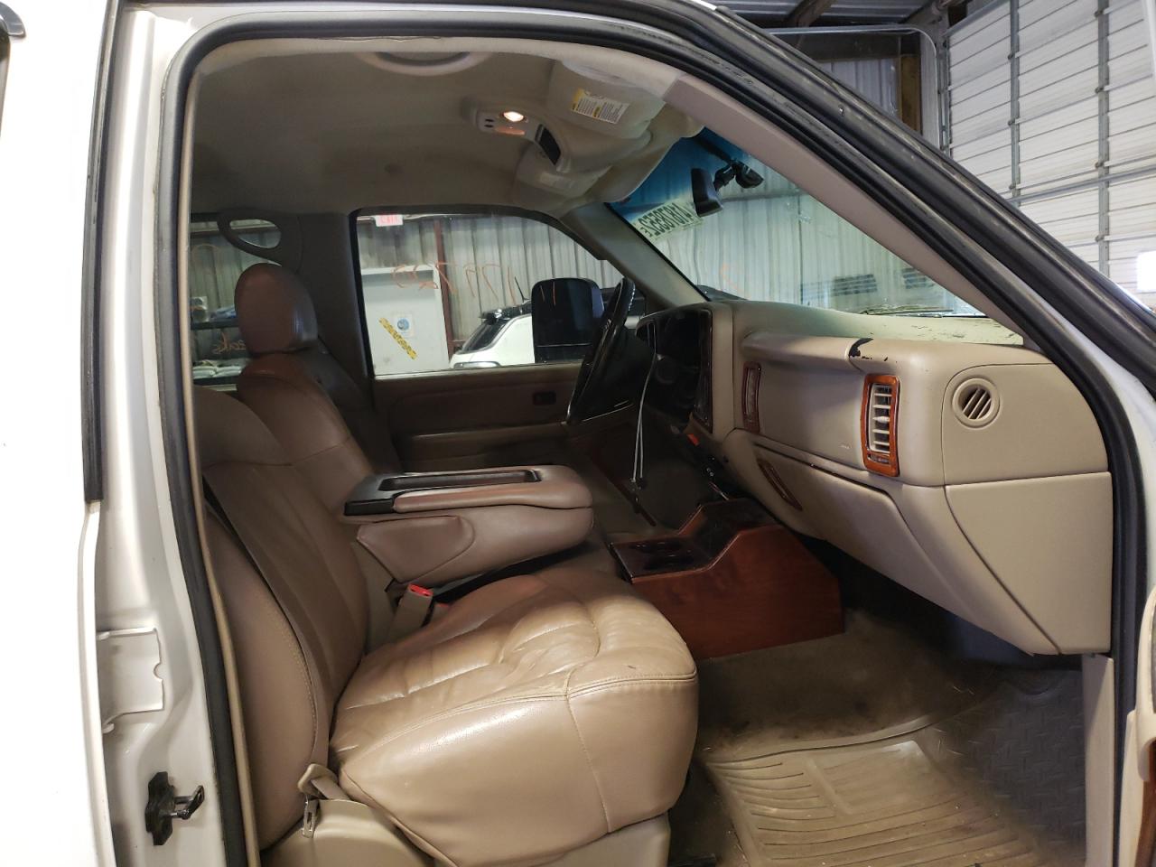 Photo 5 from auction – 2003 CHEVROLET SILVERADO with VIN 1GCJC33153F103305
