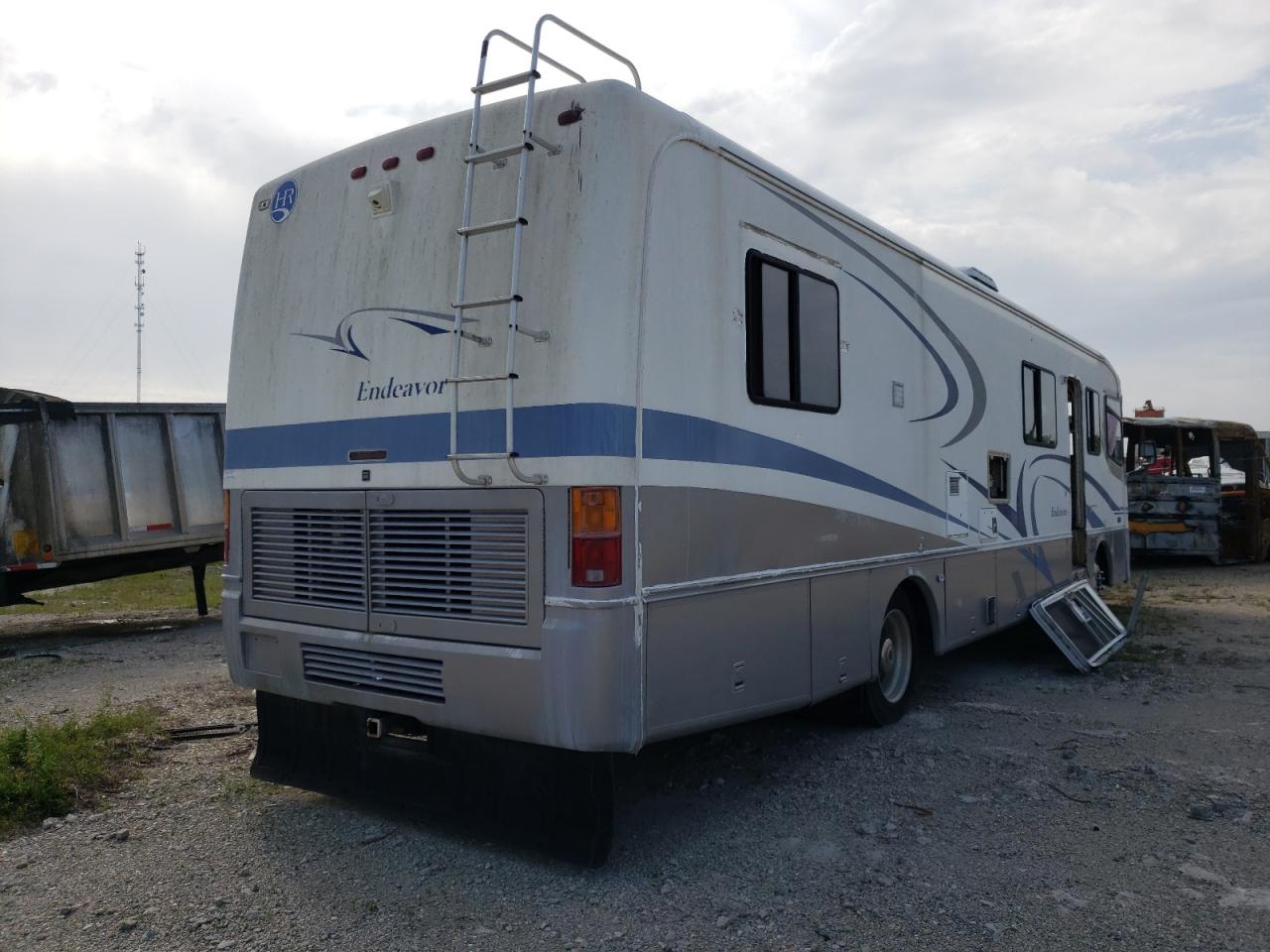 Photo 4 from auction – 1999 FREIGHTLINER CHASSIS X with VIN 4UZ6XFBC2XCF72968