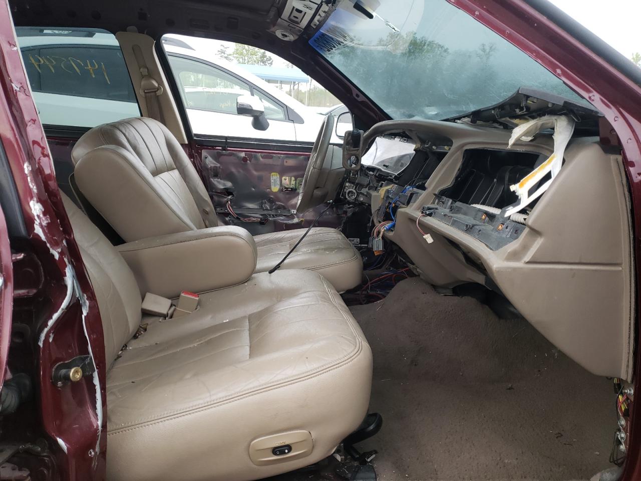 Photo 5 from auction – 2005 MERCURY GRAND MARQ with VIN 2MEFM75W95X651395