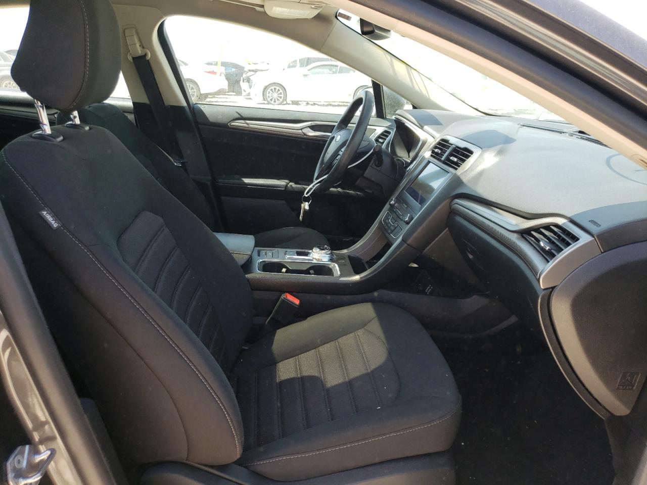 Photo 5 from auction – 2020 FORD FUSION SE with VIN 3FA6P0HDXLR136028