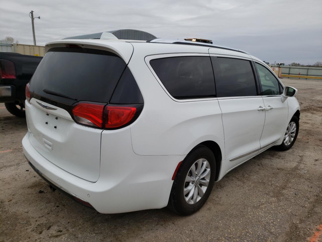 Photo 4 from auction – 2019 CHRYSLER PACIFICA T with VIN 2C4RC1BG7KR525368