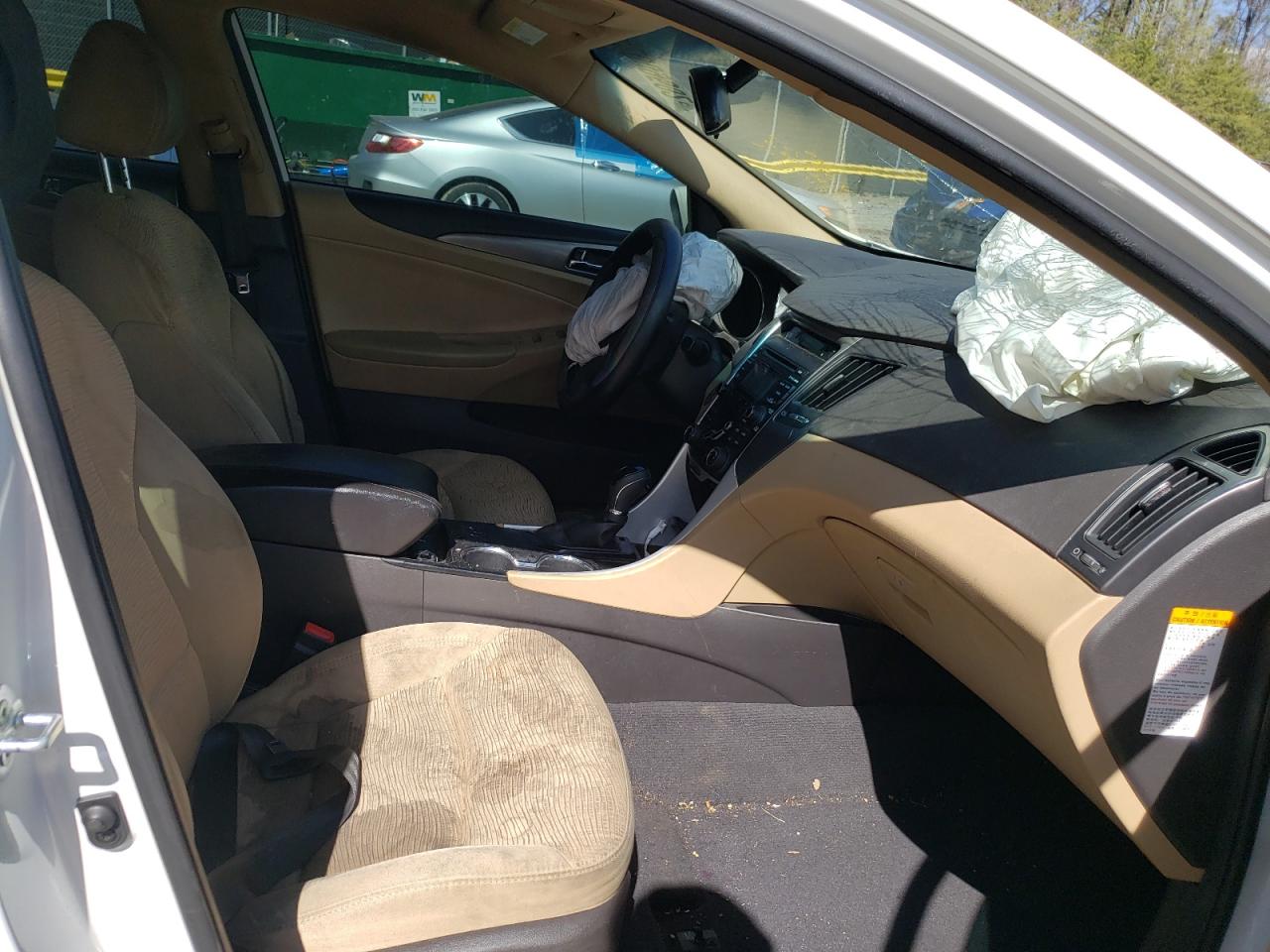 Photo 5 from auction – 2013 HYUNDAI SONATA HYB with VIN KMHEC4A43DA089757