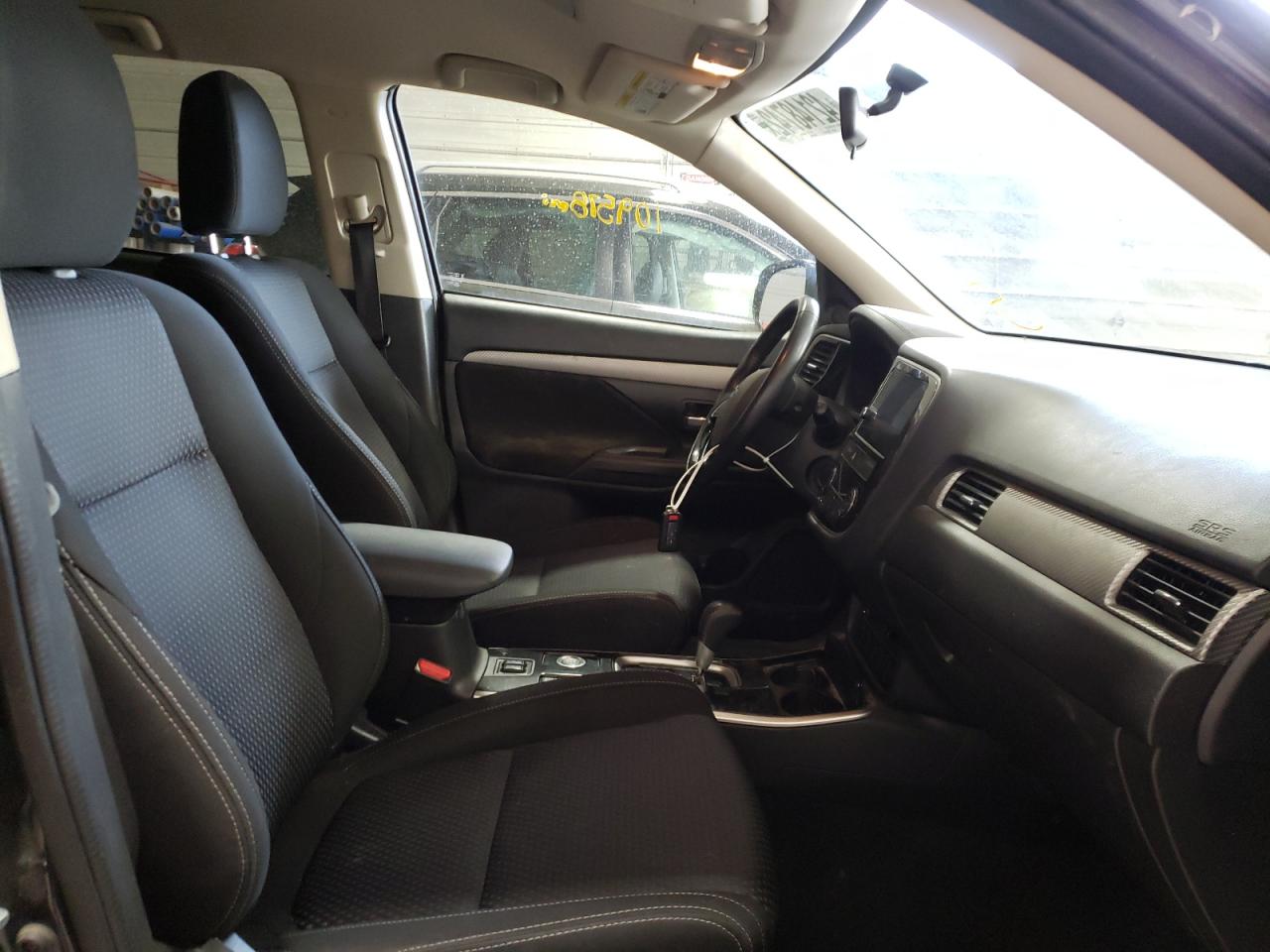 Photo 5 from auction – 2018 MITSUBISHI OUTLANDER with VIN JA4AZ3A36JZ040109