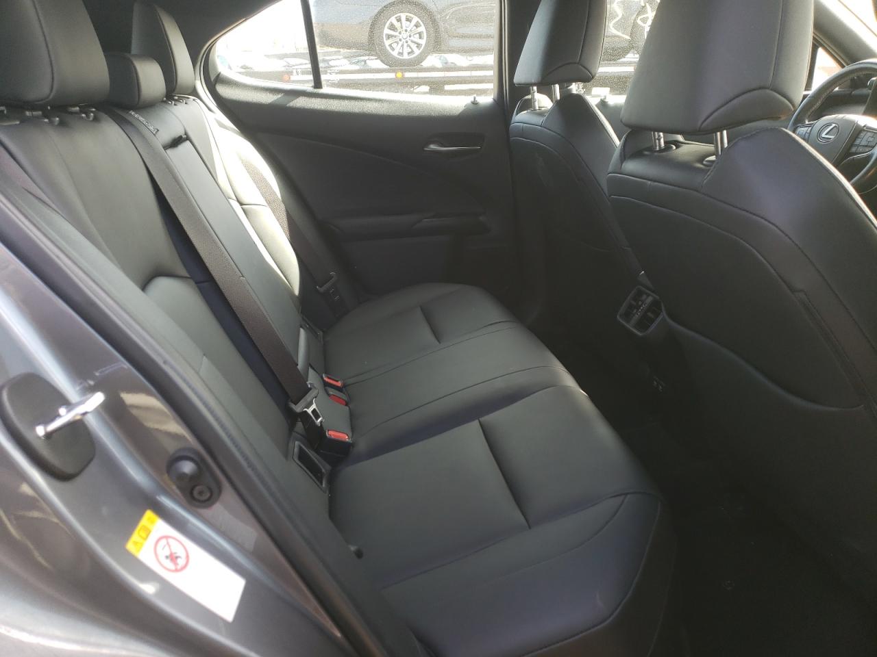 Photo 6 from auction – 2019 LEXUS UX 200 with VIN JTHY3JBHXK2008468