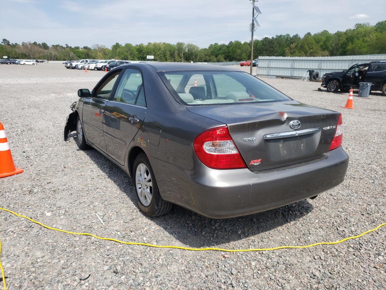 Photo 3 from auction – 2004 TOYOTA CAMRY LE with VIN 4T1BF32K14U581672
