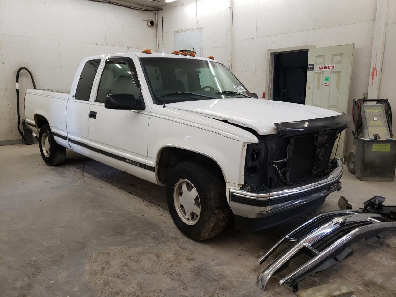 CHEVROLET GMT-400 C1 1998 with VIN 2GCEC19M3W1228029 - Photo from auction