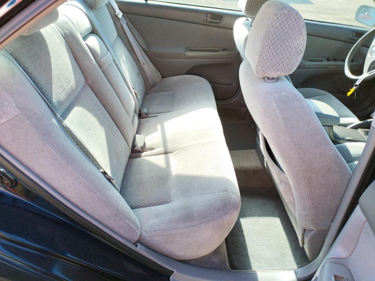 Photo 6 from auction – 2004 TOYOTA CAMRY with VIN 4T1BE32KX4U321581