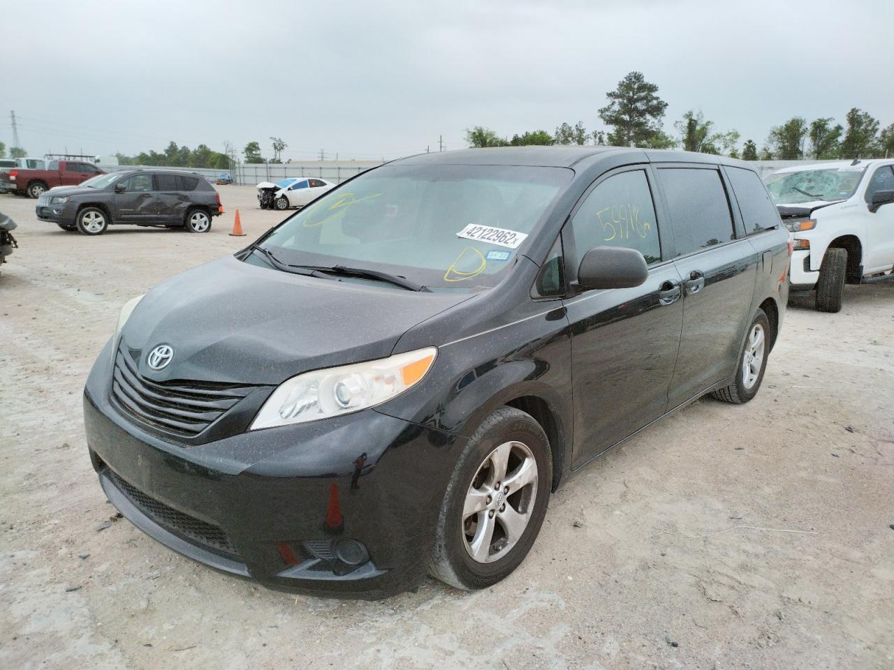 Photo 2 from auction – 2015 TOYOTA SIENNA with VIN 5TDZK3DC9FS529640