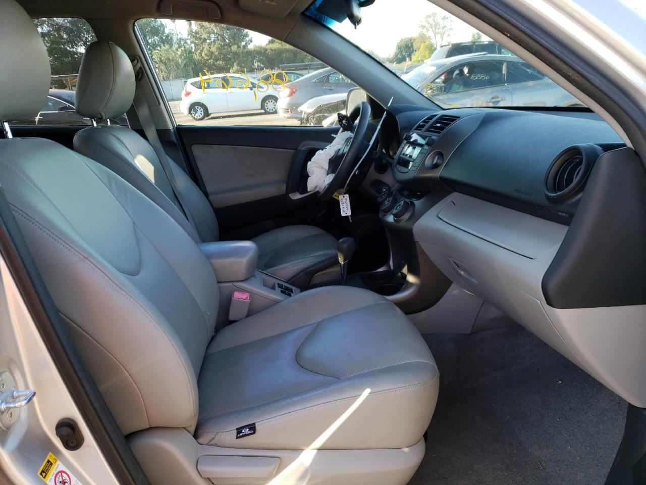 Photo 5 from auction – 2010 TOYOTA RAV4 with VIN JTMZF4DV3AD029246