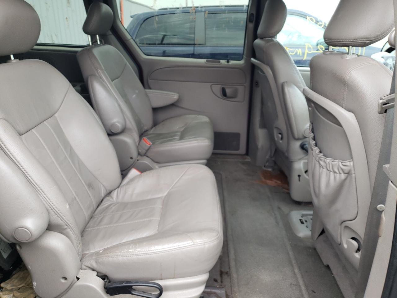 Photo 6 from auction – 2002 CHRYSLER TOWN & COU with VIN 2C4GP54L32R629000