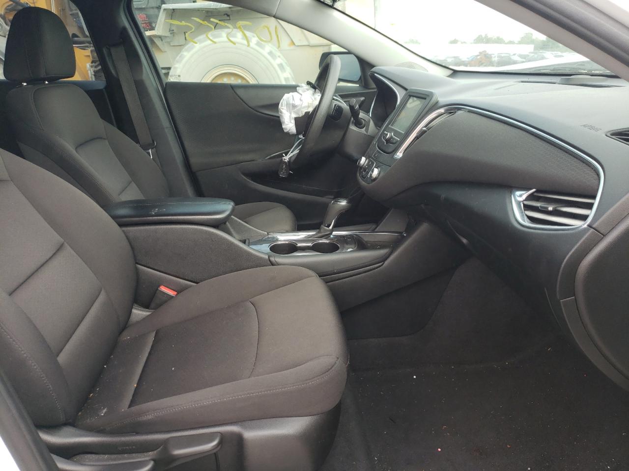 Photo 5 from auction – 2018 CHEVROLET MALIBU LT with VIN 1G1ZD5ST0JF218706